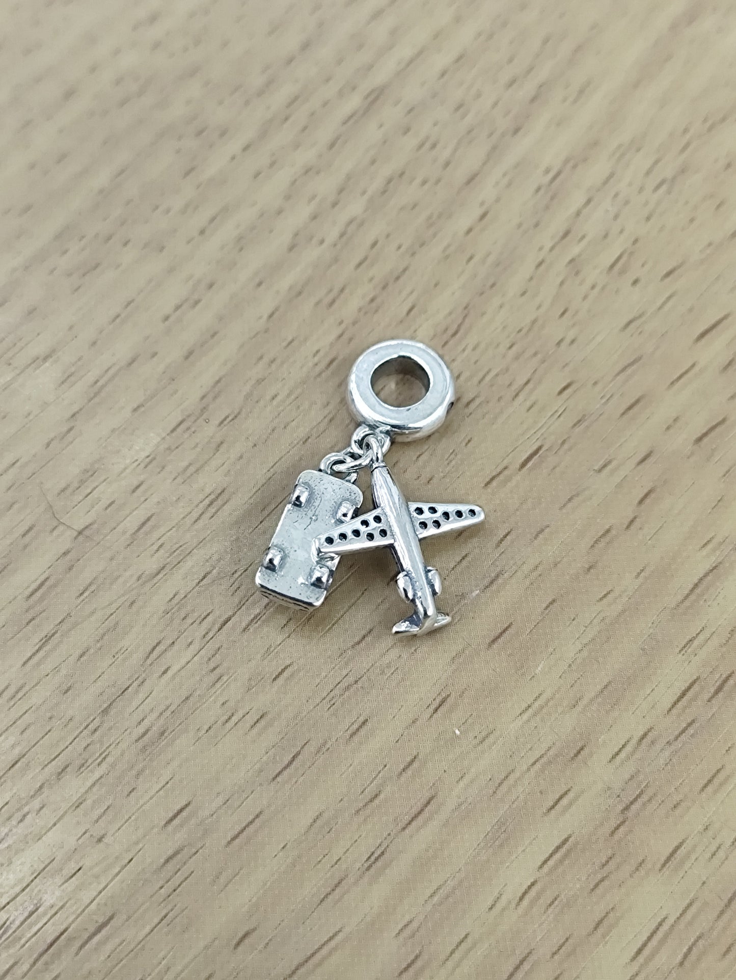 TMPCH009 Dije Charm Pand Avión con Zirconias y Coche Negro en Plata Fina .925