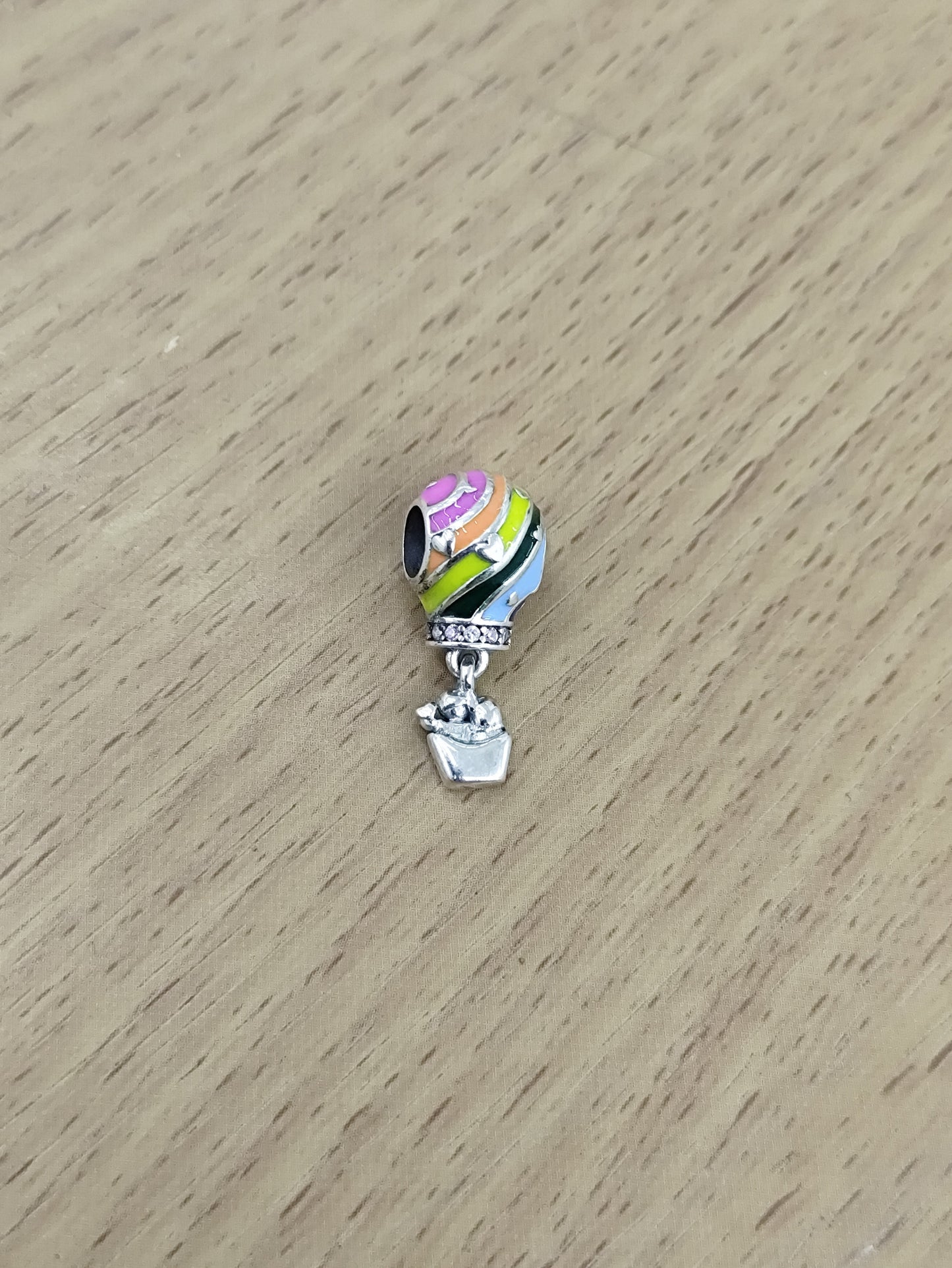 TMPCH018 Dije Charm Pand Globo Aerostático Multicolor Corazones en Plata Fina .925