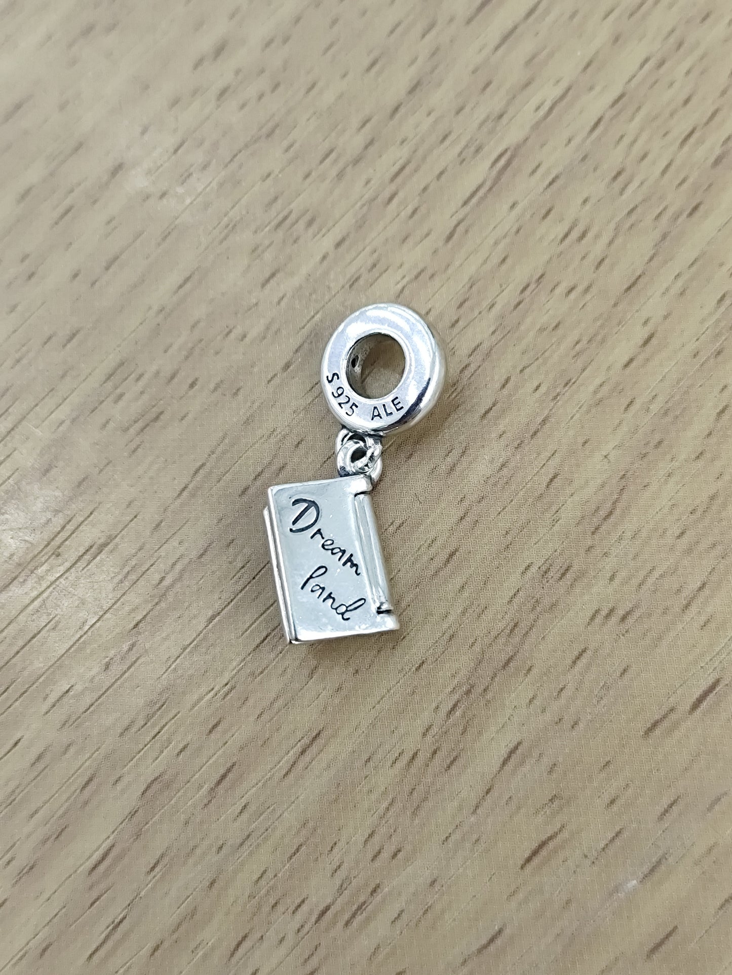 TMPCH019 Dije Charm Pand Pasaporte Piedra Azul en Plata Fina .925