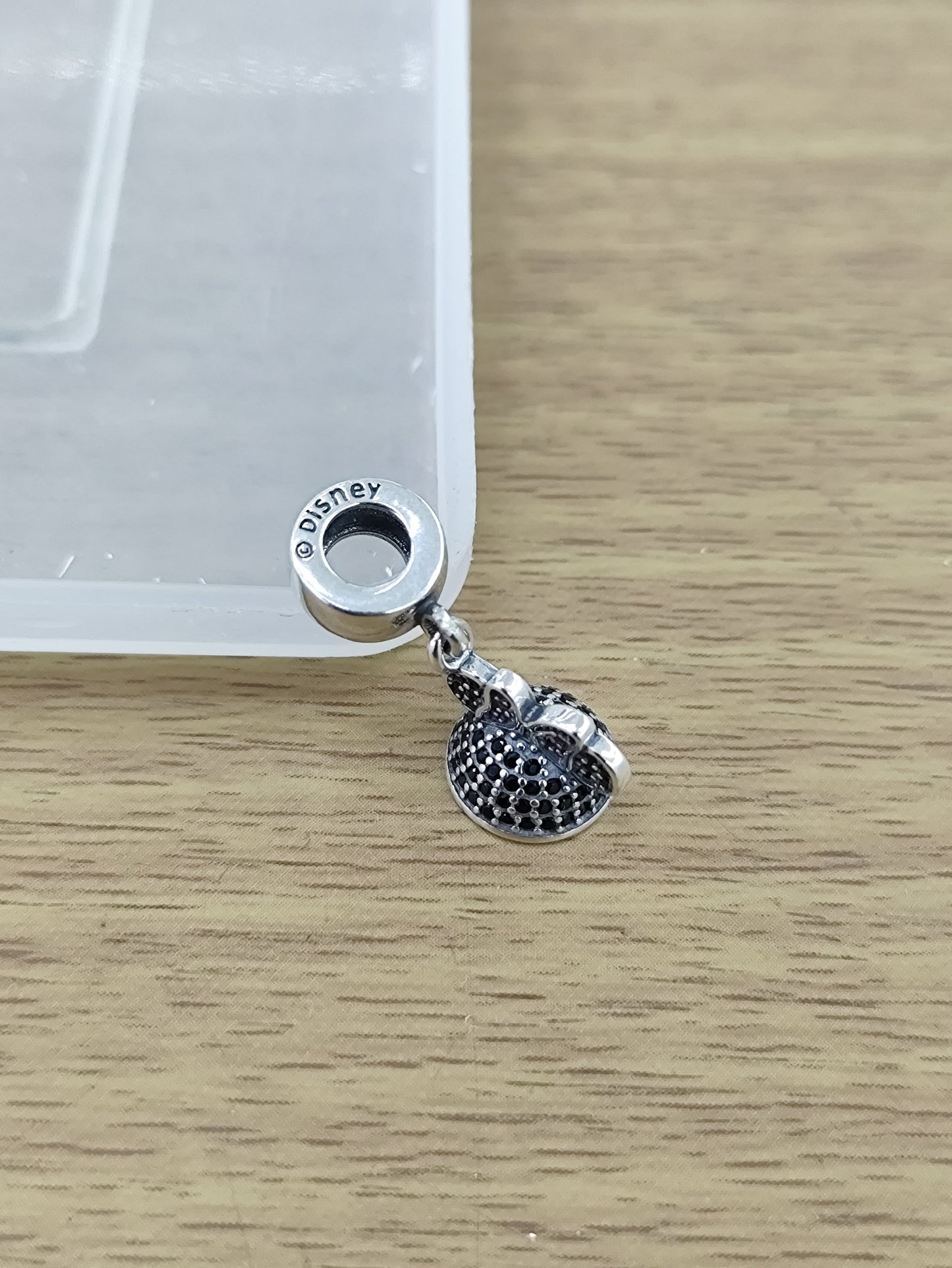 TMPCH032 Dije Charm Pand Gorrito Disney Minnie con ZIrconias en Plata Fina .925
