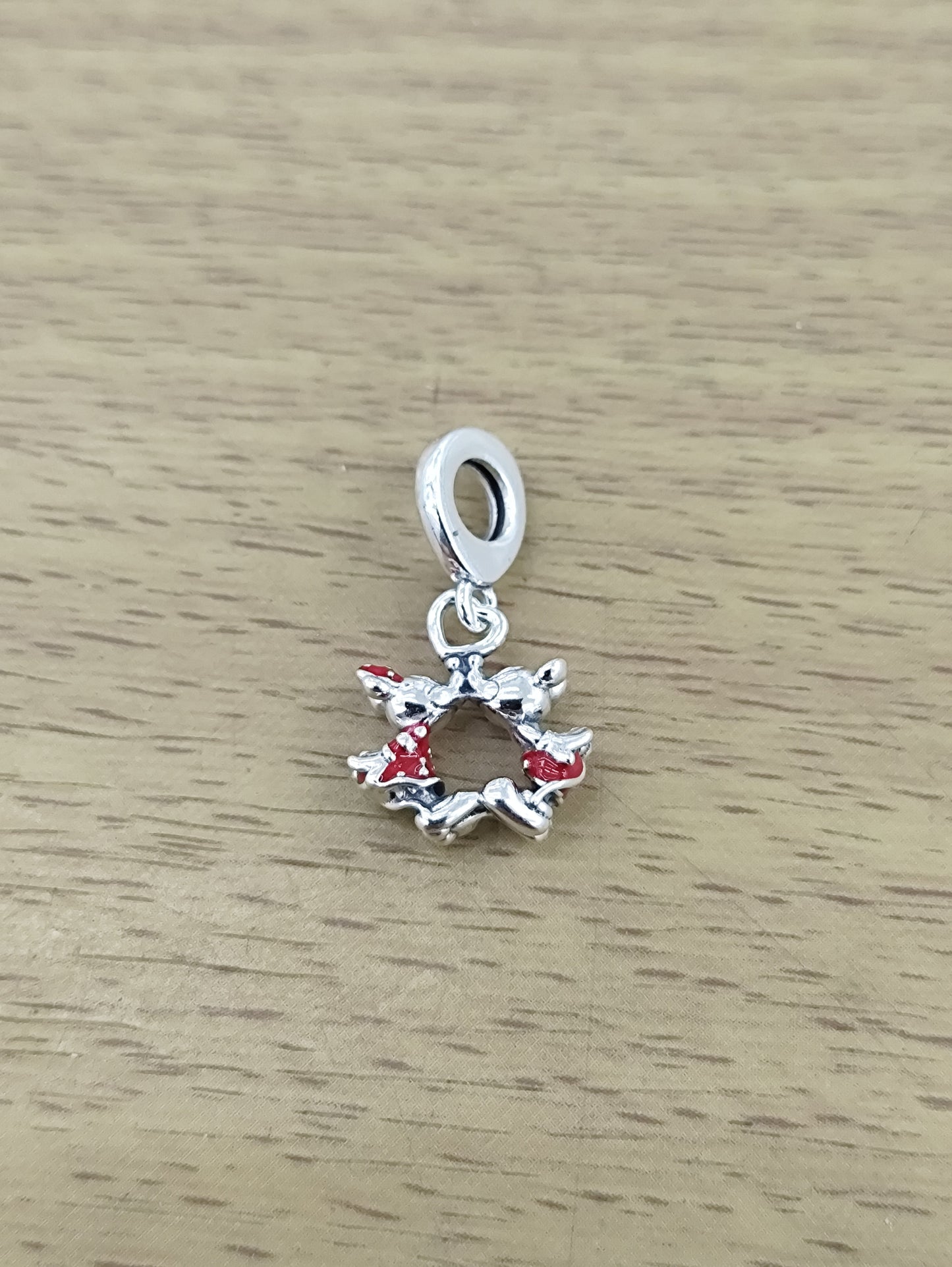 TMPCH034 Dije Charm Pand Mickey y Minnie 3D Kissing en Plata Fina .925