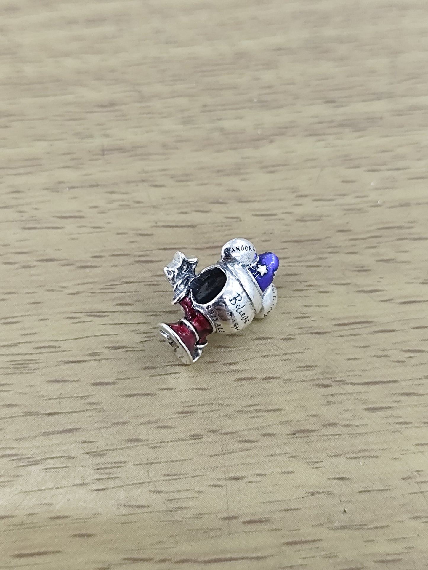 TMPCH035 Dije Charm Pand Mickey Mago en Plata Fina .925