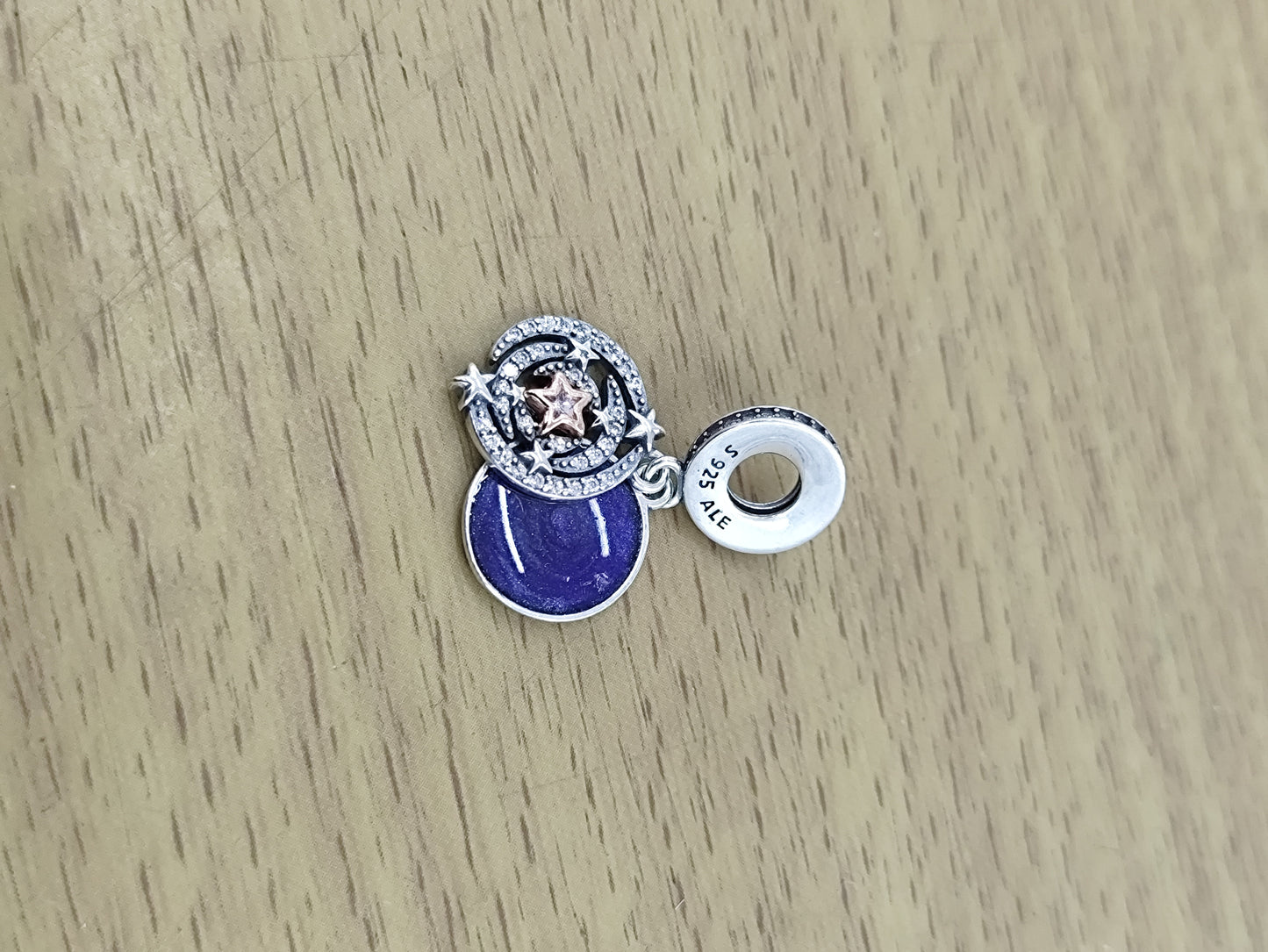 TMPCH040 Dije Charm Pand Galaxia con Zirconias Fondo Azul Marino en Plata Fina .925