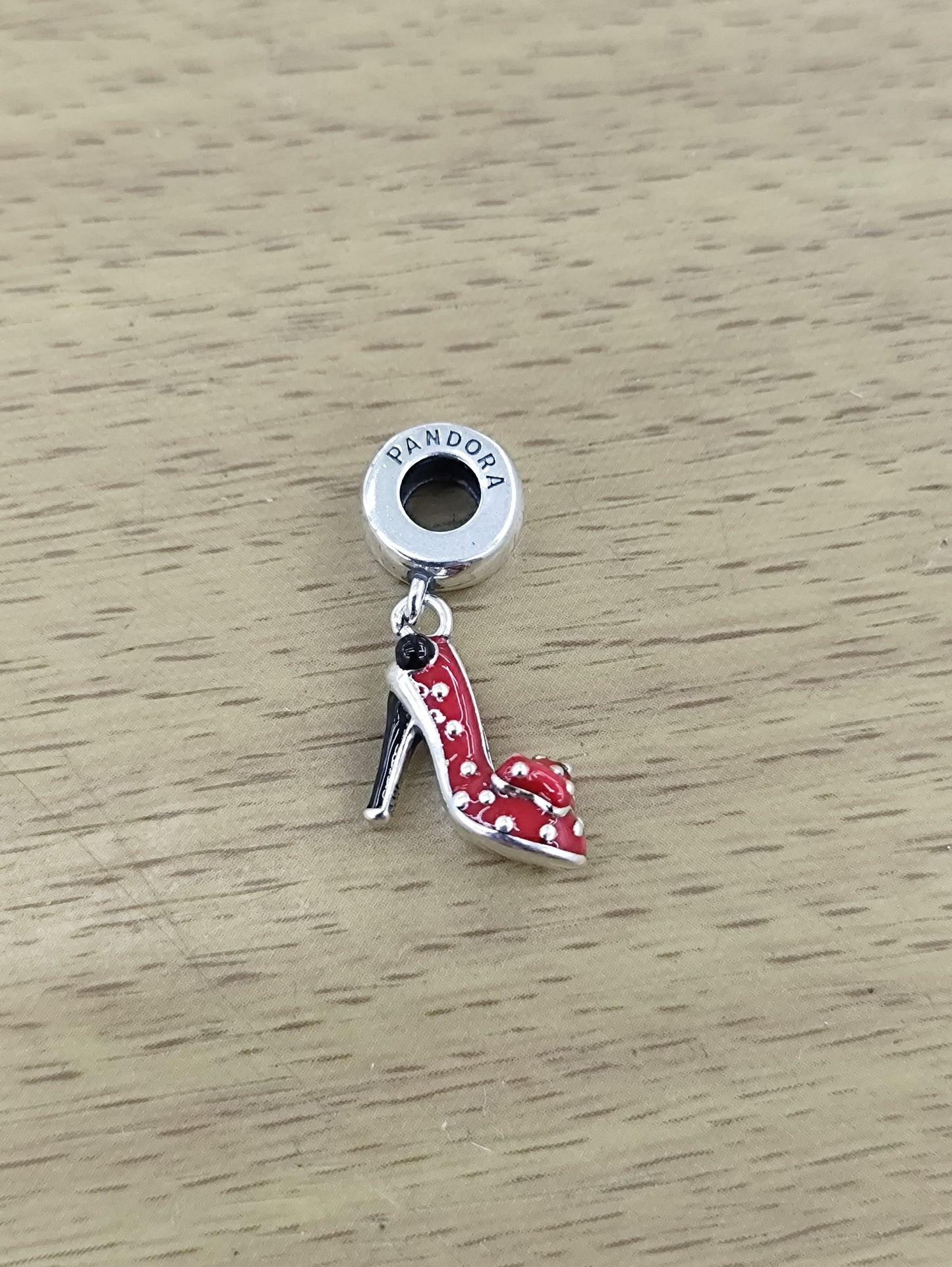 TMPCH041 Dije Charm Pand Zapatilla Minnie en Plata Fina .925