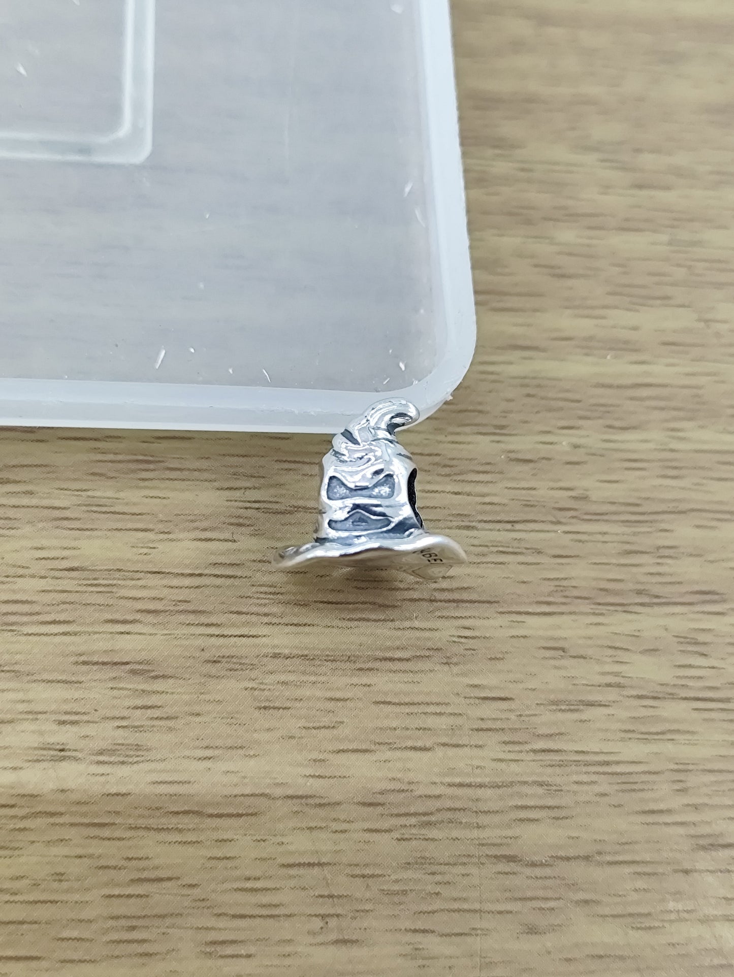 TMPCH049 Dije Charm Pand Harry Potter Sombrero Seleccionador en Plata Fina .925