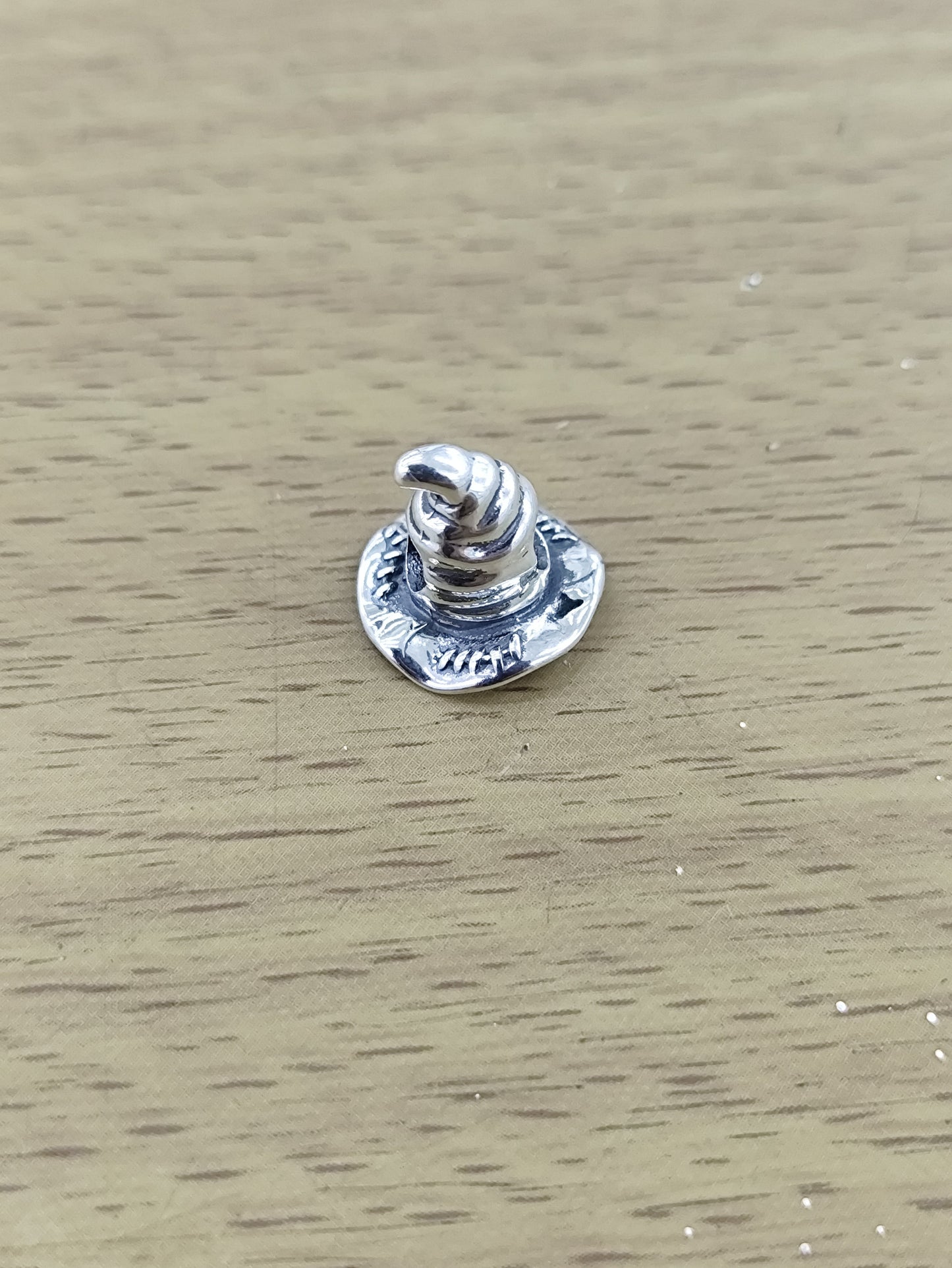 TMPCH049 Dije Charm Pand Harry Potter Sombrero Seleccionador en Plata Fina .925