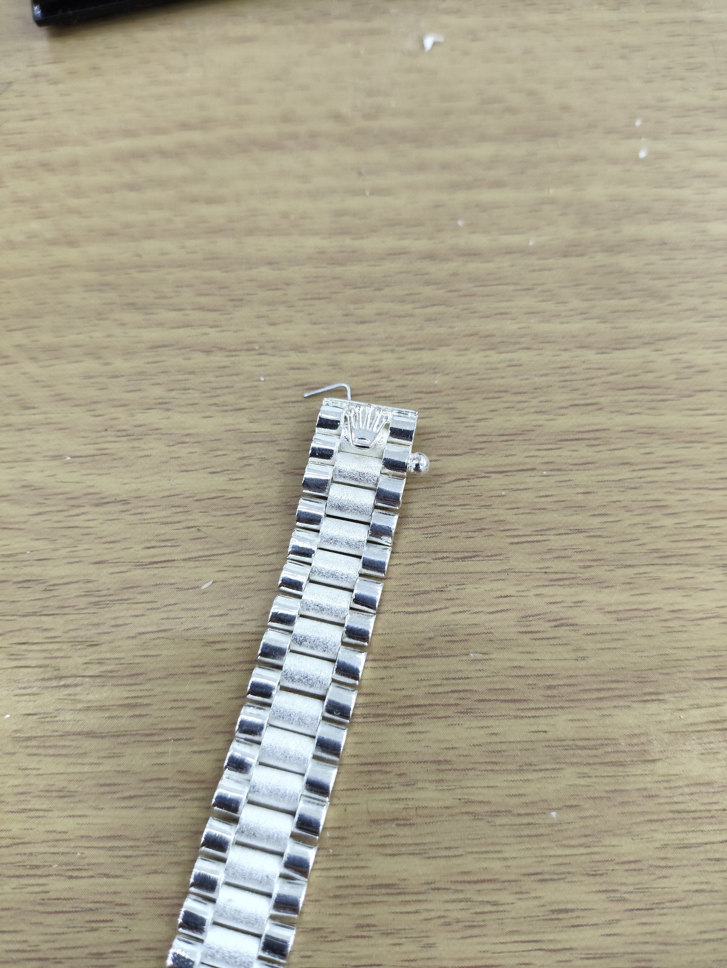 TMPPC006-20 Pulsera Caballero Modelo Rlx 1x1 Centro Ancho 1.1 cm de Ancho x 20 cm de Largo en Plata Fina .925