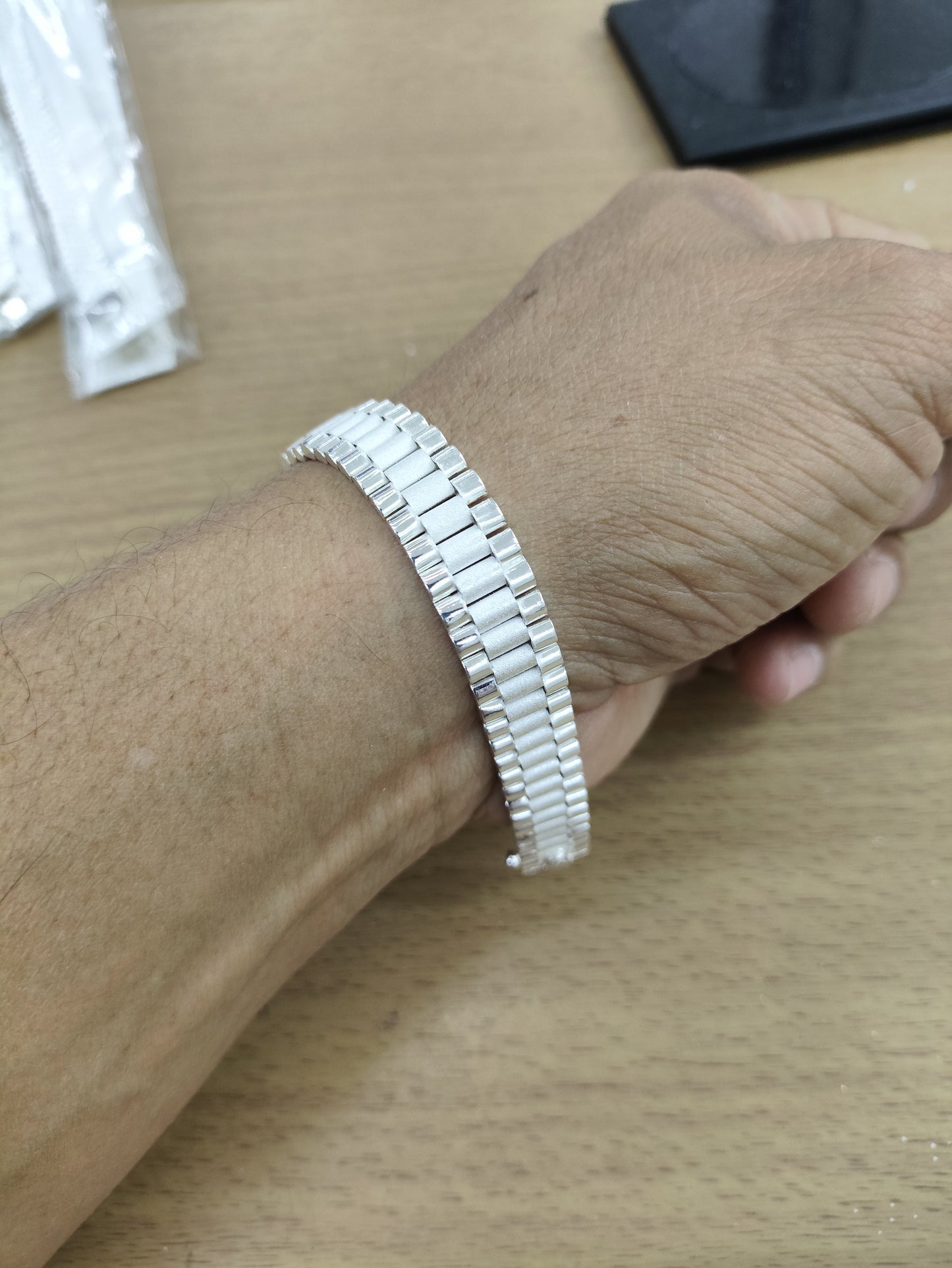 TMPPC006-19 Pulsera Caballero Modelo Rlx 1x1 Centro Ancho 1.1 cm de Ancho x 19 cm de Largo en Plata Fina .925