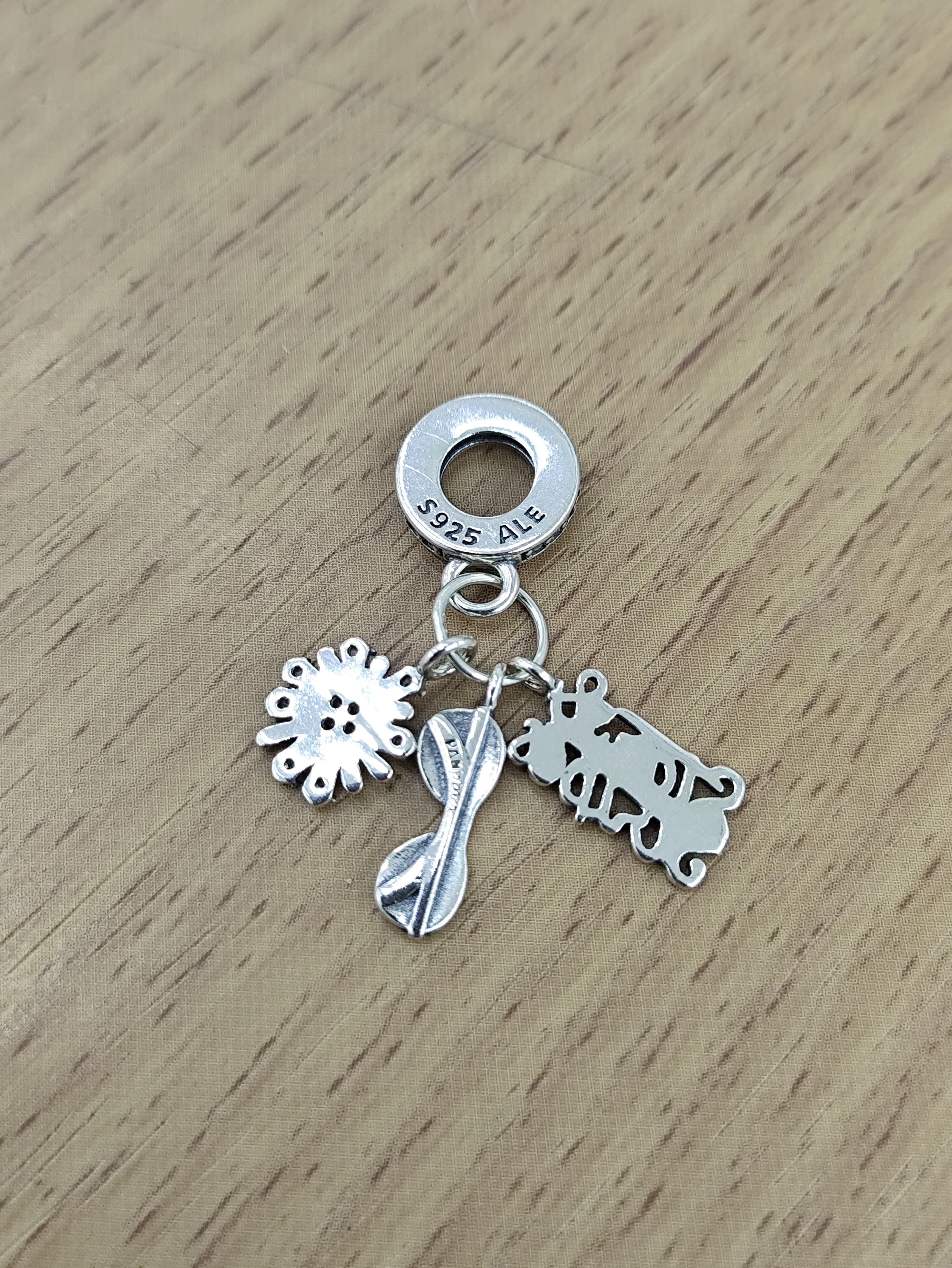 TMPCH004 Dije Charm Pand Stars & Stripers Lentes en Plata Fina .925