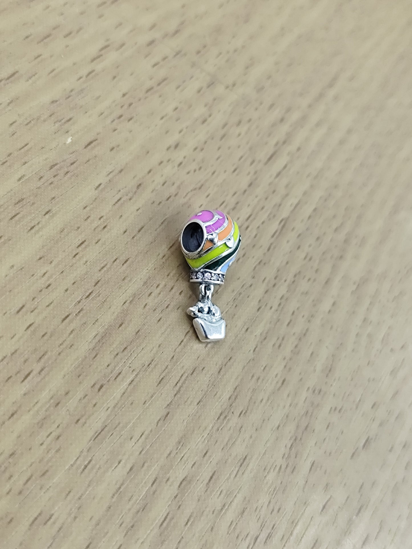 TMPCH018 Dije Charm Pand Globo Aerostático Multicolor Corazones en Plata Fina .925