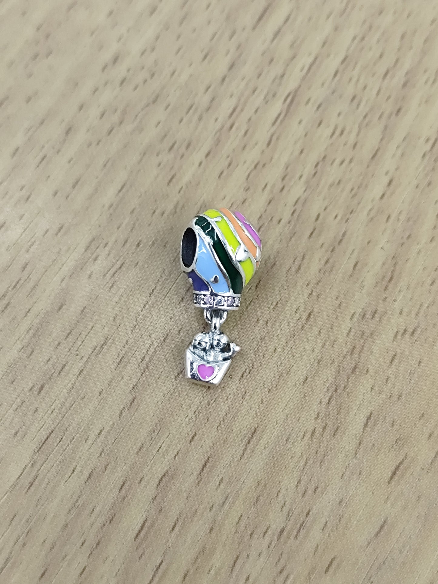 TMPCH018 Dije Charm Pand Globo Aerostático Multicolor Corazones en Plata Fina .925