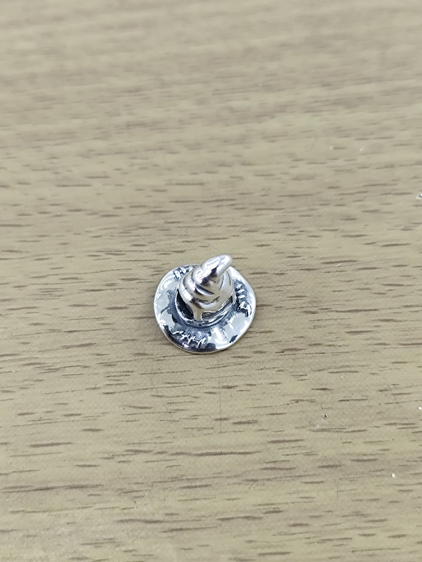 TMPCH049 Dije Charm Pand Harry Potter Sombrero Seleccionador en Plata Fina .925