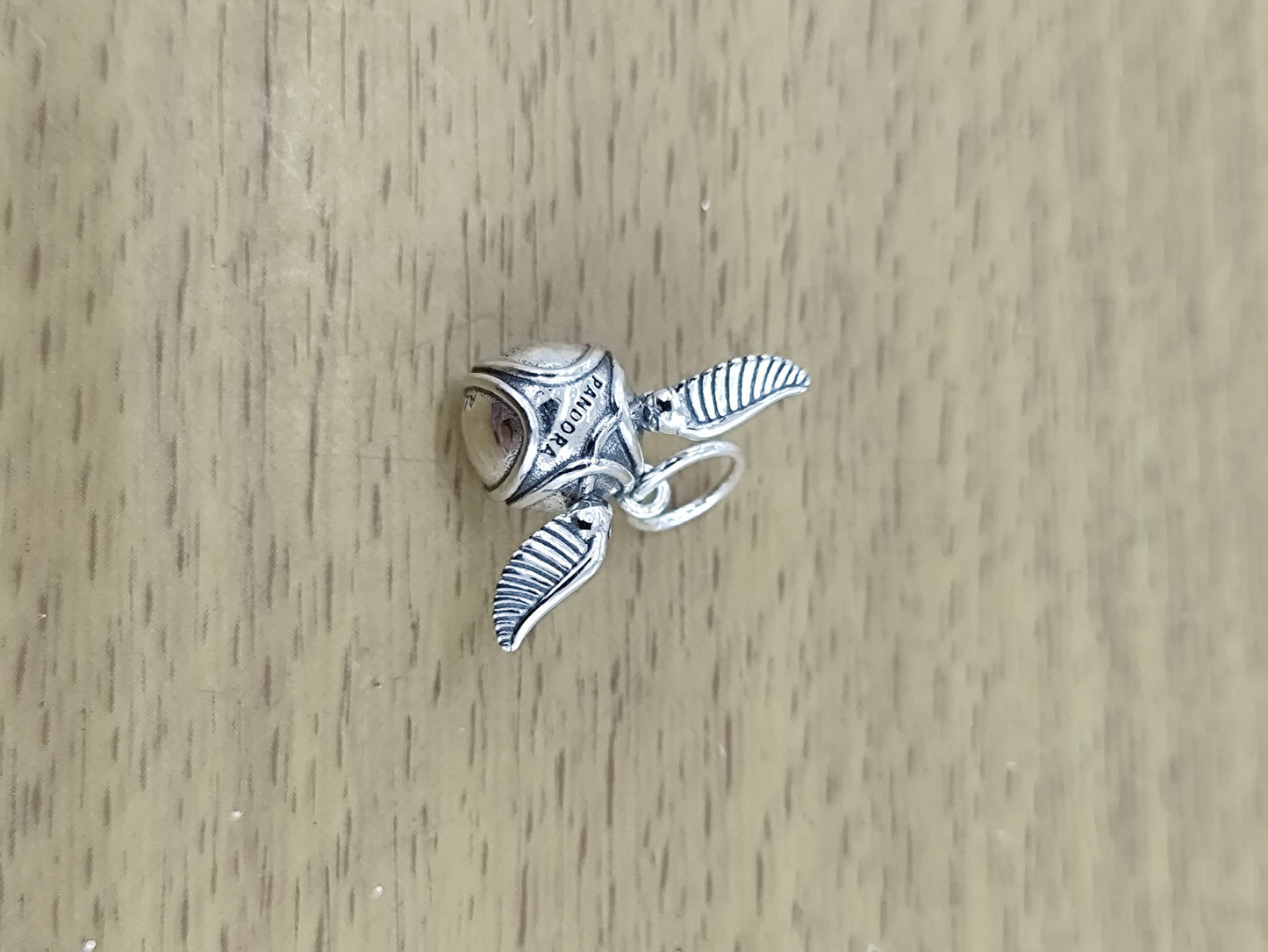 TMPCH050 Dije Charm Pand Harry Potter Snitch en Plata Fina .925