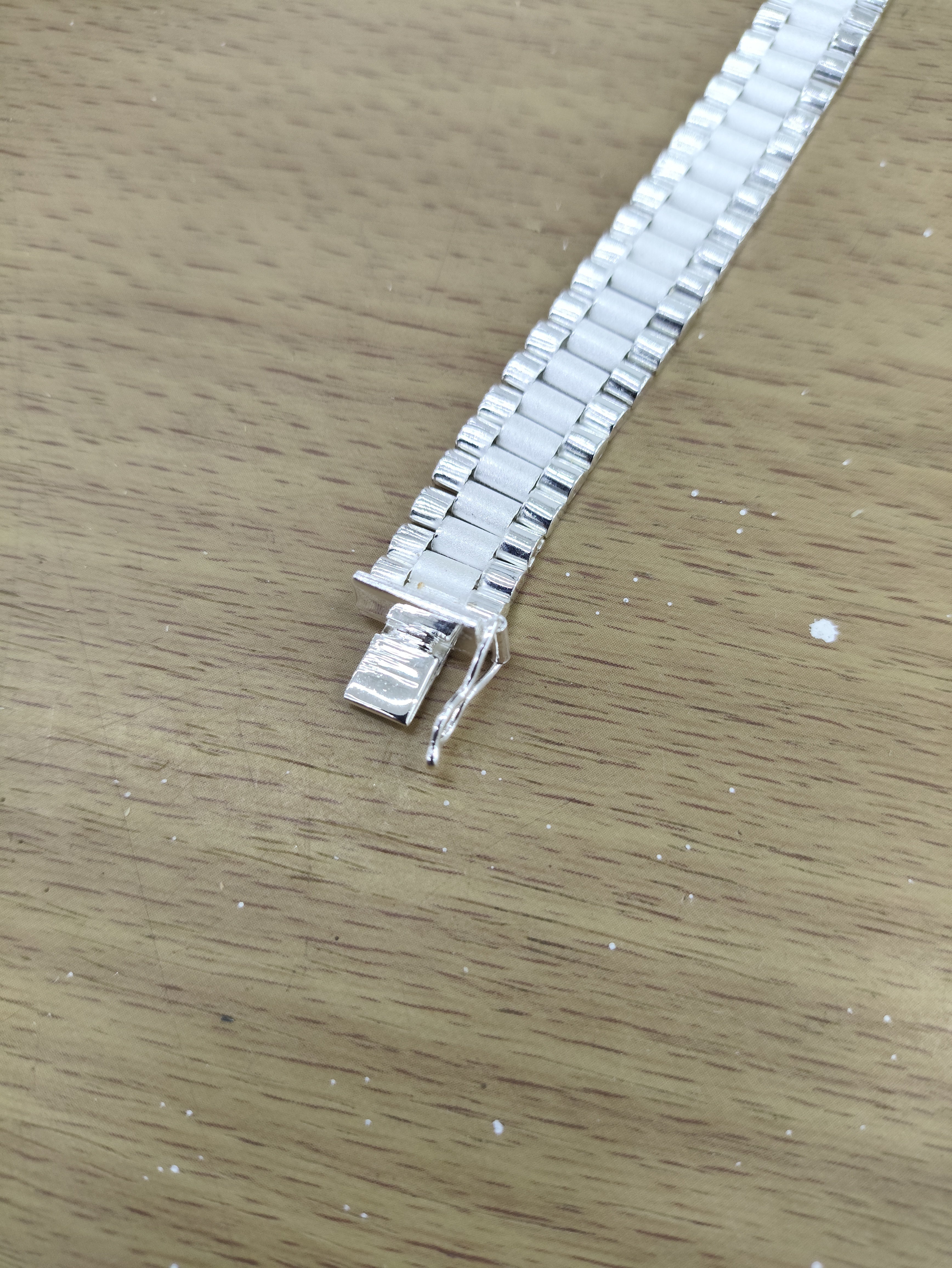 TMPPC006-20 Pulsera Caballero Modelo Rlx 1x1 Centro Ancho 1.1 cm de Ancho x 20 cm de Largo en Plata Fina .925