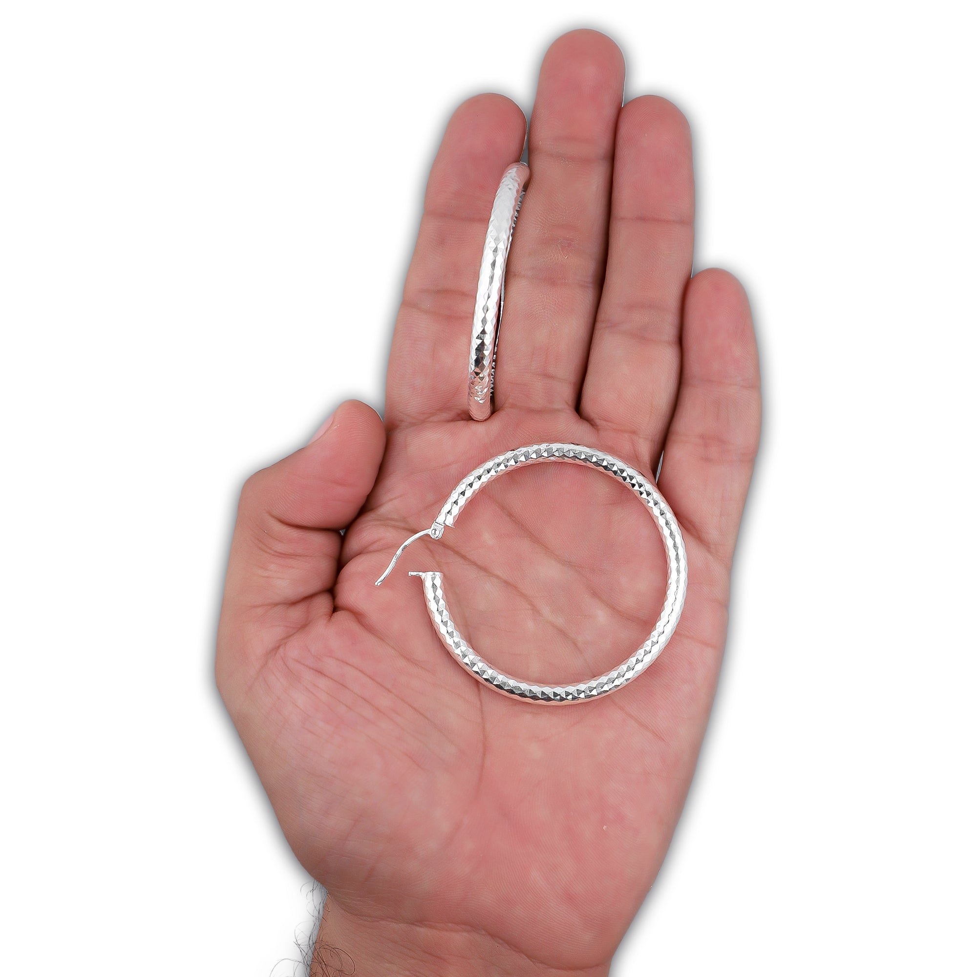 LPADI035 Arracada Diamantada Tubo Grueso Redondo Panal 5 mm 4.7 cm de Diámetro en Plata .925 2948047525