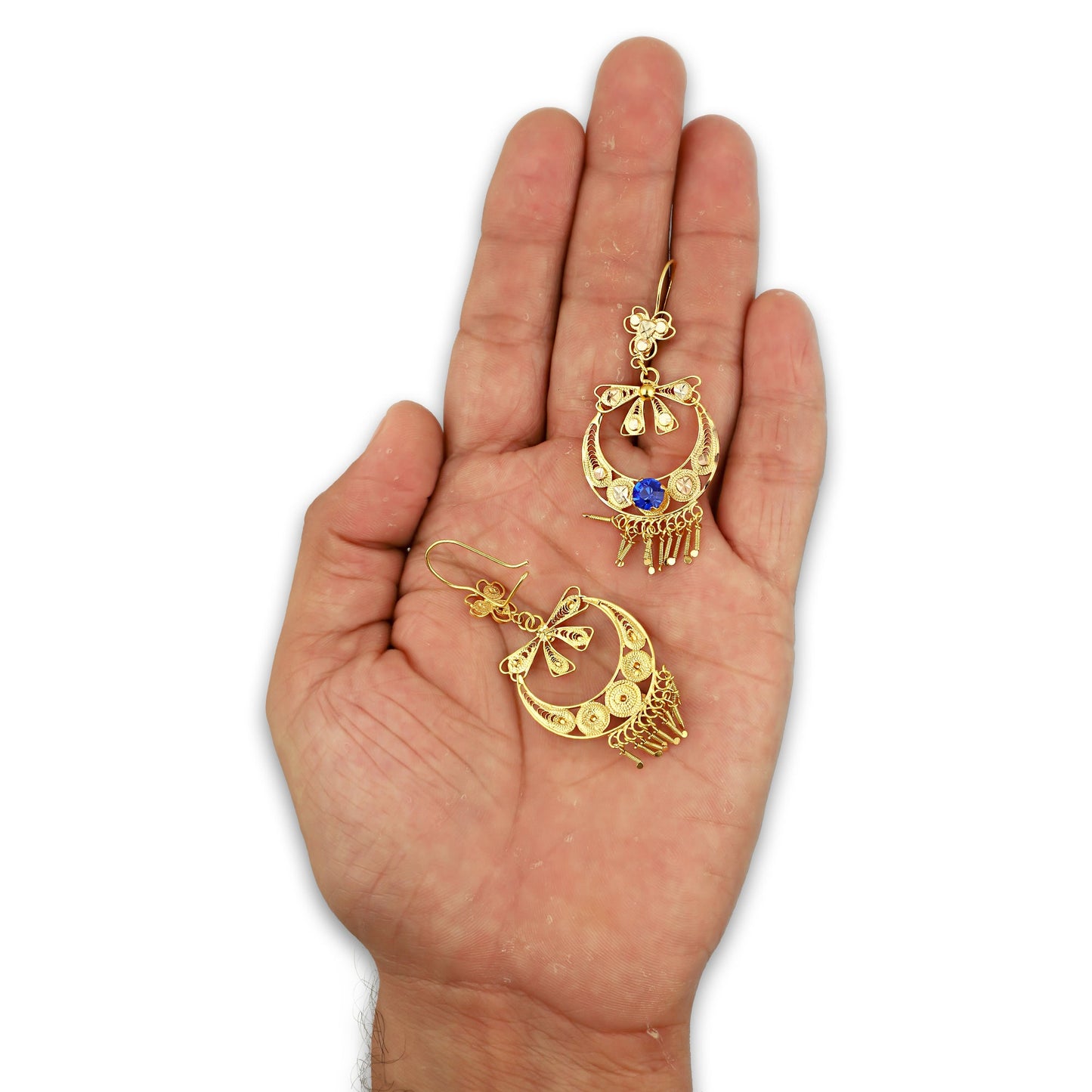 MR10AR050 Arete Arracada Oro Sólido 10K Modelo Canasta con Moño Piedra Azul Diámetro 5.7 cm