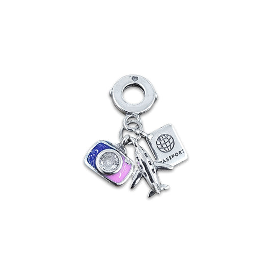 TMPCH013 Dije Charm Pand Camara con Zirconia Avión y Pasaporte en Plata Fina .925